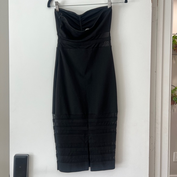 Revolve- All The Ways- Strapless MIDI Dress in black - Picture 2 of 4